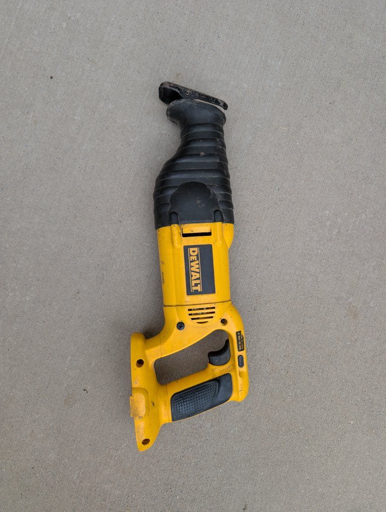 DEWALT DW938 18V Cordless Variable Speed Reciprocating Saw - Tool Only