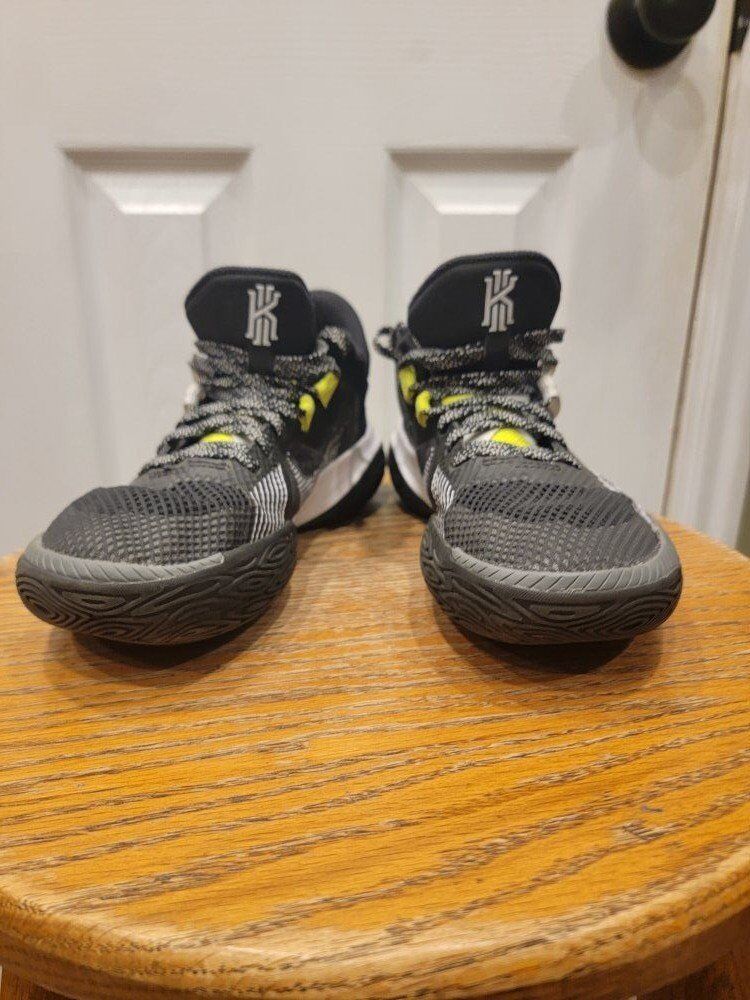 Nike Kyrie Basketball Shoes Youth 5