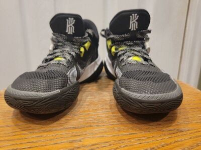Nike Kyrie Basketball Shoes Youth 5