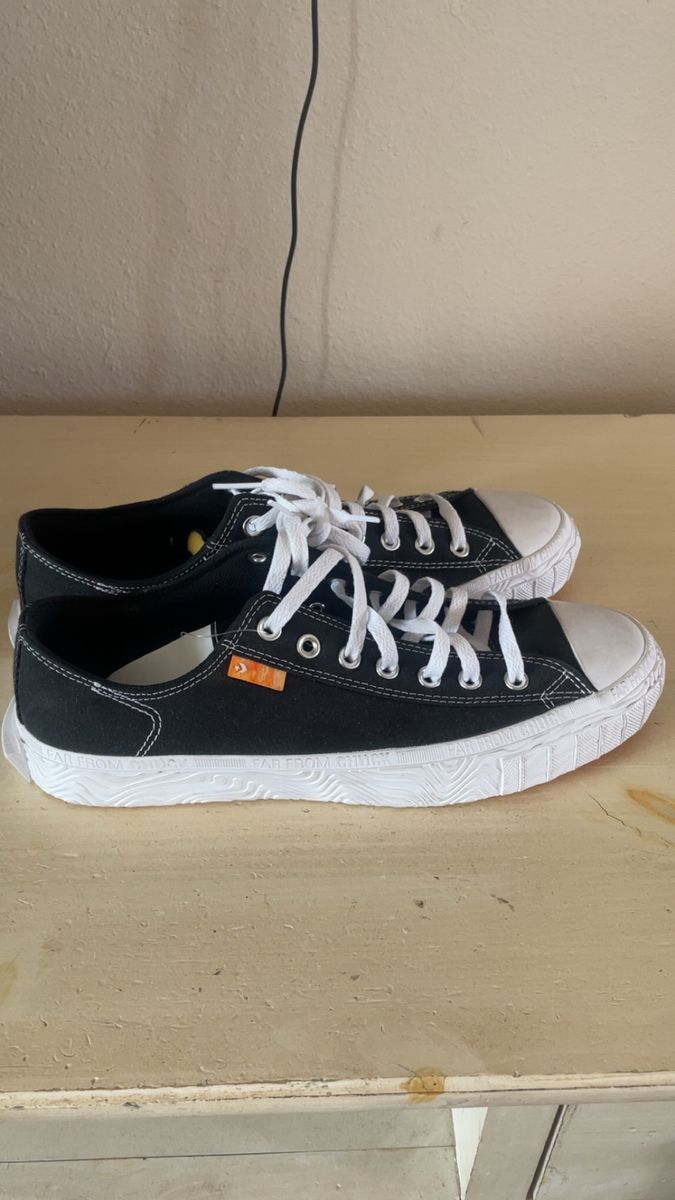 Converse Black Low Top Sneakers with Textured White Sole Size 11