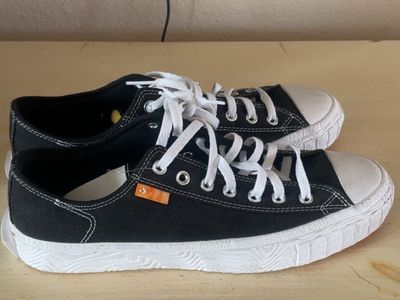 Converse Black Low Top Sneakers with Textured White Sole Size 11