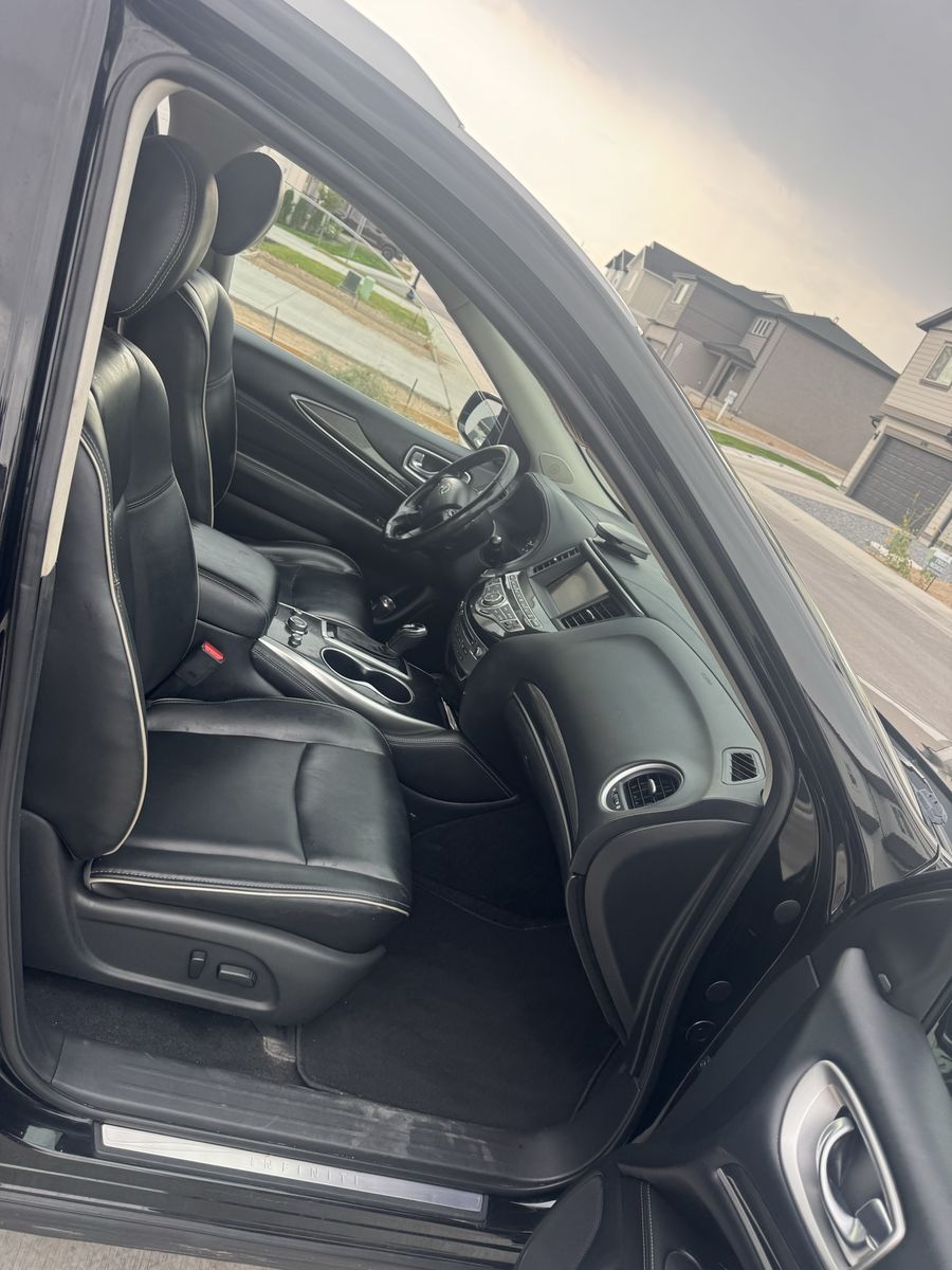 Infiniti SUV Black Leather Interior Cabin View Used