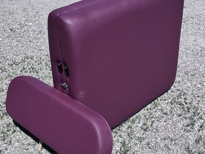 Earthlite Stronglite premeier massage Table