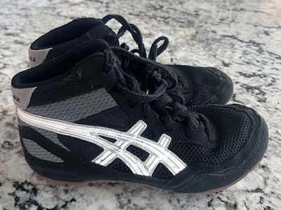 Asics Matflex 3 Black/White RARE Wrestling Shoes Size 1 VERY VERY SLIGHTLY USED!