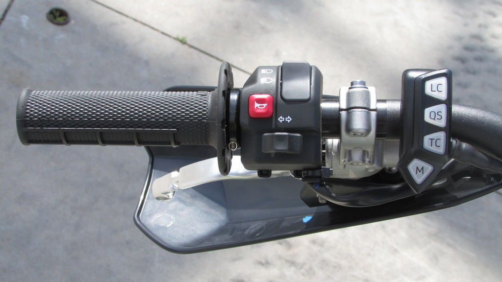 2026 Triumph TF 450-E Jet Black/Pure White