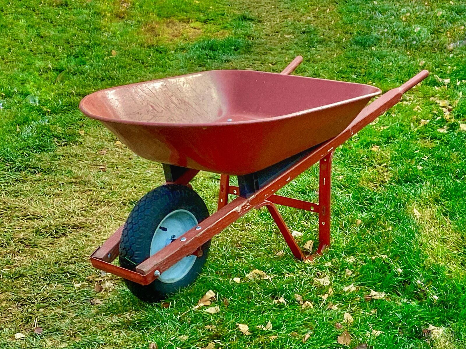 Wheel Barrow 4 Cu Ft wheelbarrow