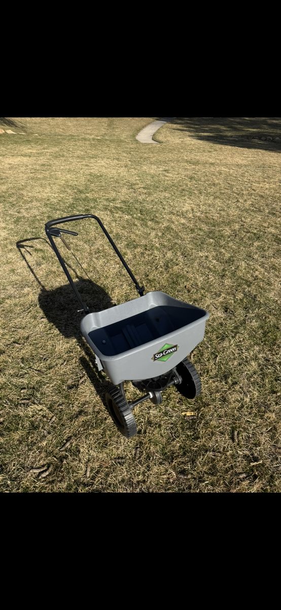 Sta-Green Broadcast Spreader Ferdilizer Seed