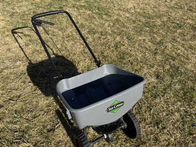 Sta-Green Broadcast Spreader Ferdilizer Seed