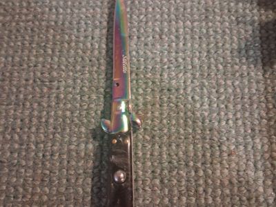 Italian-style stiletto switchblade (automatic pocket knife