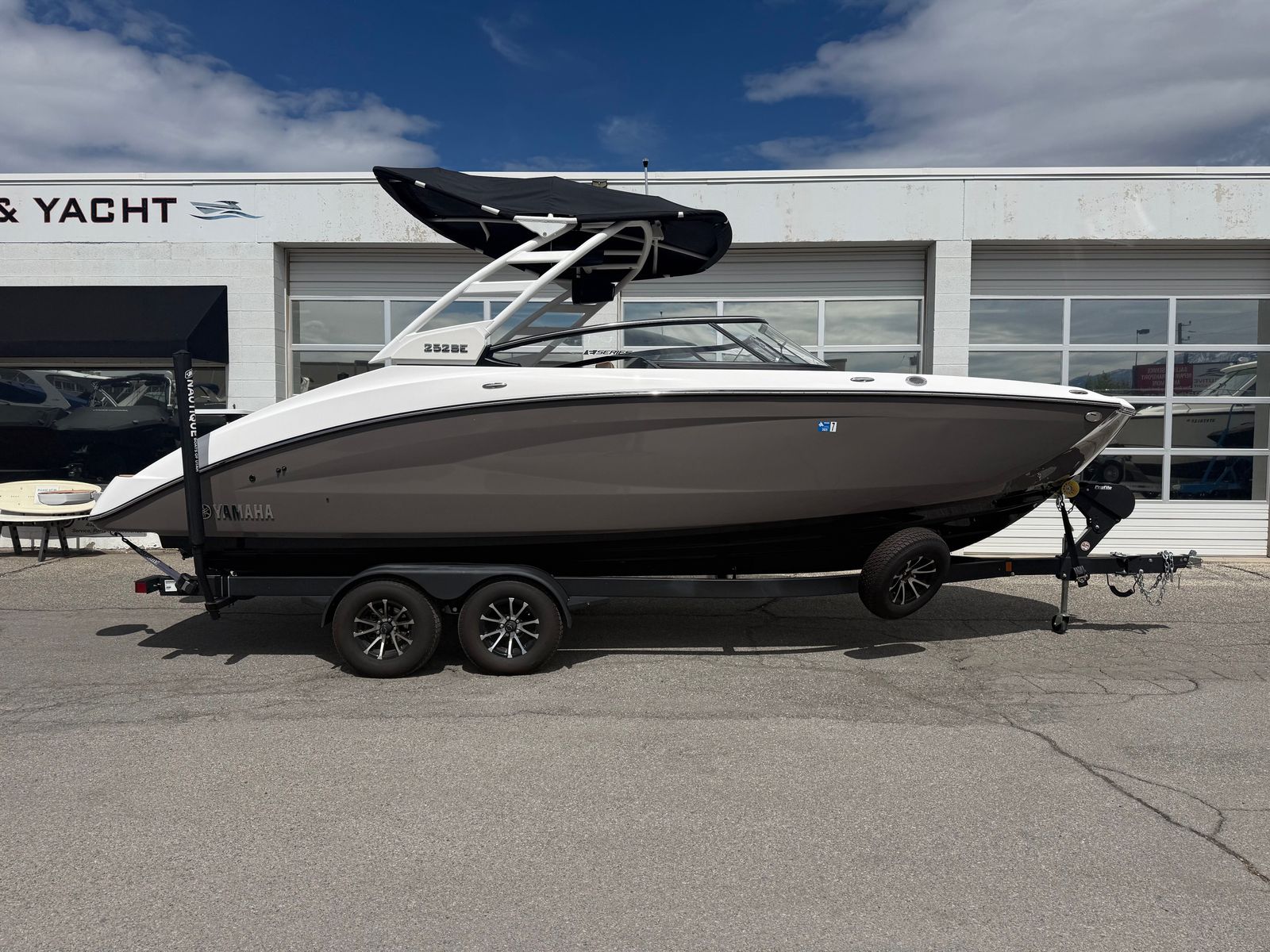 2023 25' Yamaha 252SE Bowrider