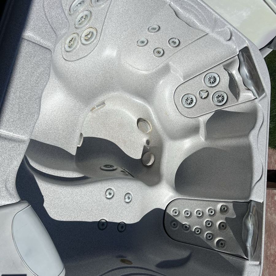 Bullfrog 562 Hot tub.