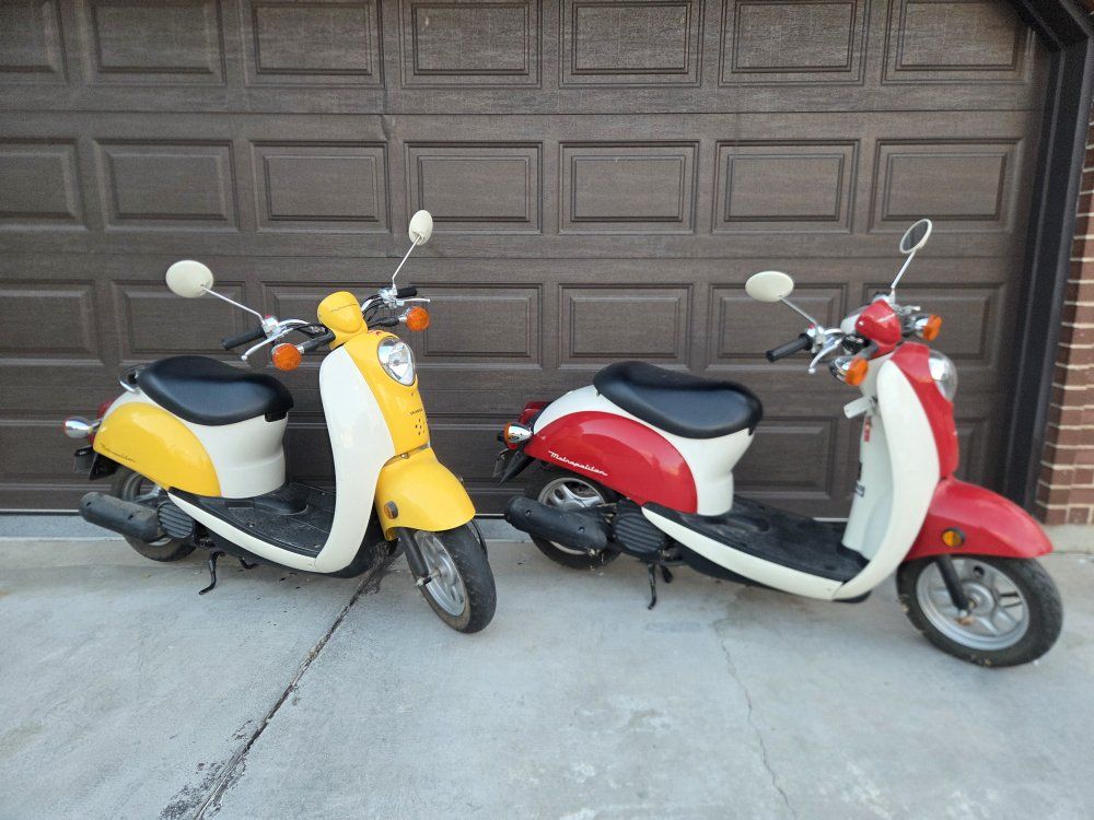 2 Honda Metropolitan 50 scooters 850$ for both