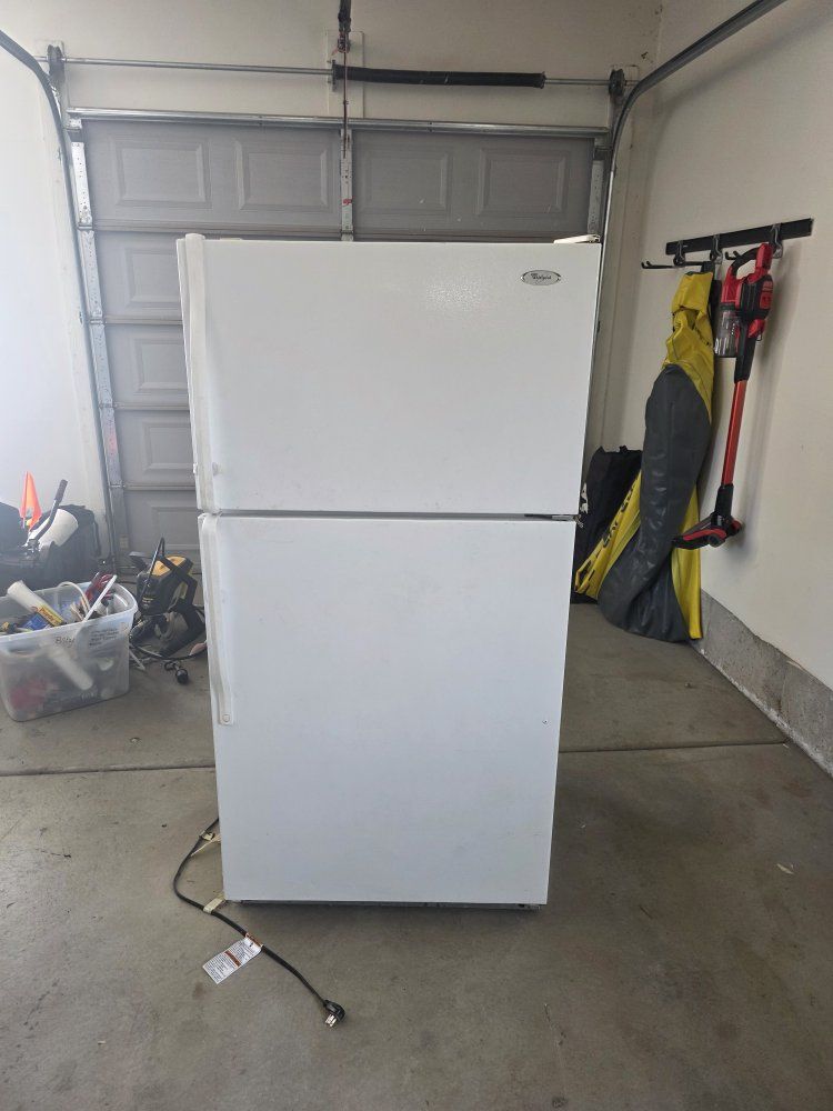 Whirlpool White Top Freezer Refrigerator - Reliable & Spacious Kitchen Appliance