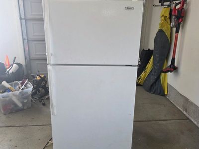 Whirlpool White Top Freezer Refrigerator - Reliable & Spacious Kitchen Appliance