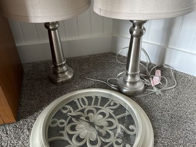 2 lamps and decorative clock