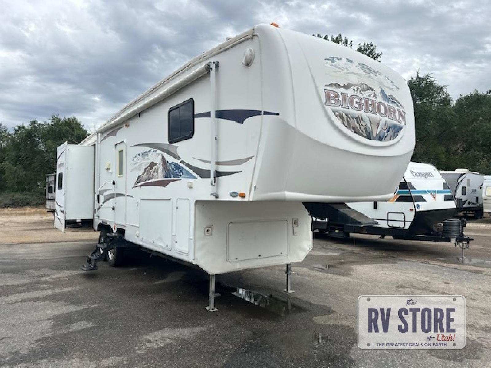 2008 Heartland Bighorn 3055RL Fifth Wheel Front Bedroom|Rear Living Area
