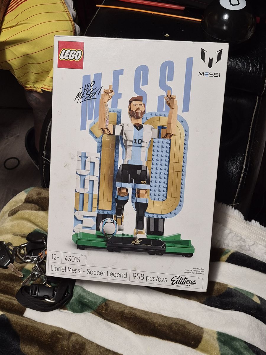 LEGO Editions Lionel Messi - Soccer Legend Set 43015 (958 Pieces)