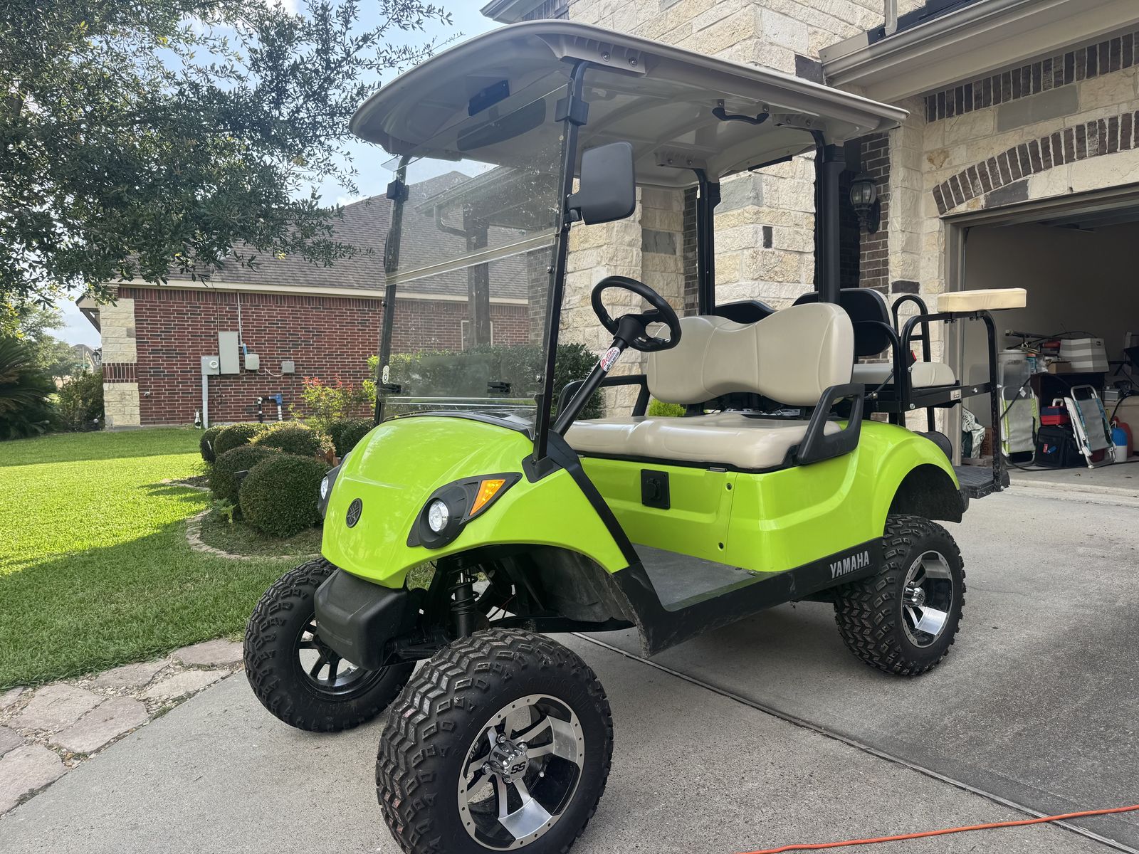 Custom Yamaha Electric Golf Cart - LITHIUM Battery - Lifted 4-Seater