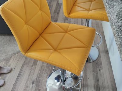 Bar/counter adjustable stools