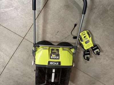 RYOBI 18V ONE+ Cordless Debris Sweeper (P3260)