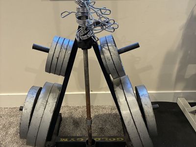 45-2.5 lb barbell weights with rack and barbell clamps