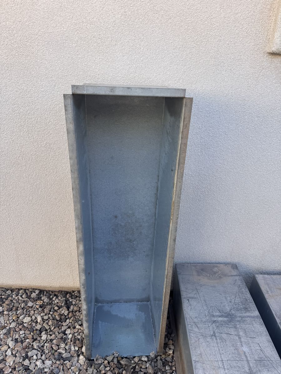 Metal planter box liners or containers