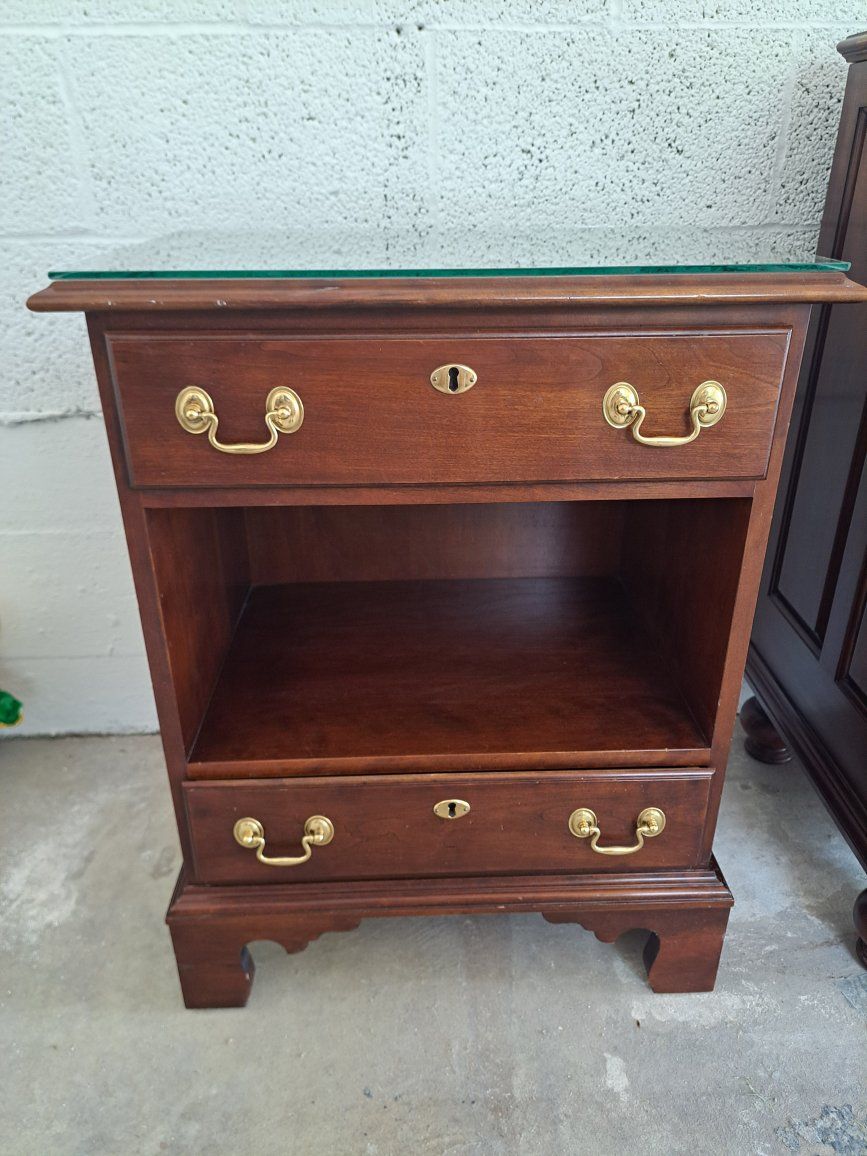 Statton TruType Americana Cherry Nightstand End Table with Glass Top and Brass Hardware