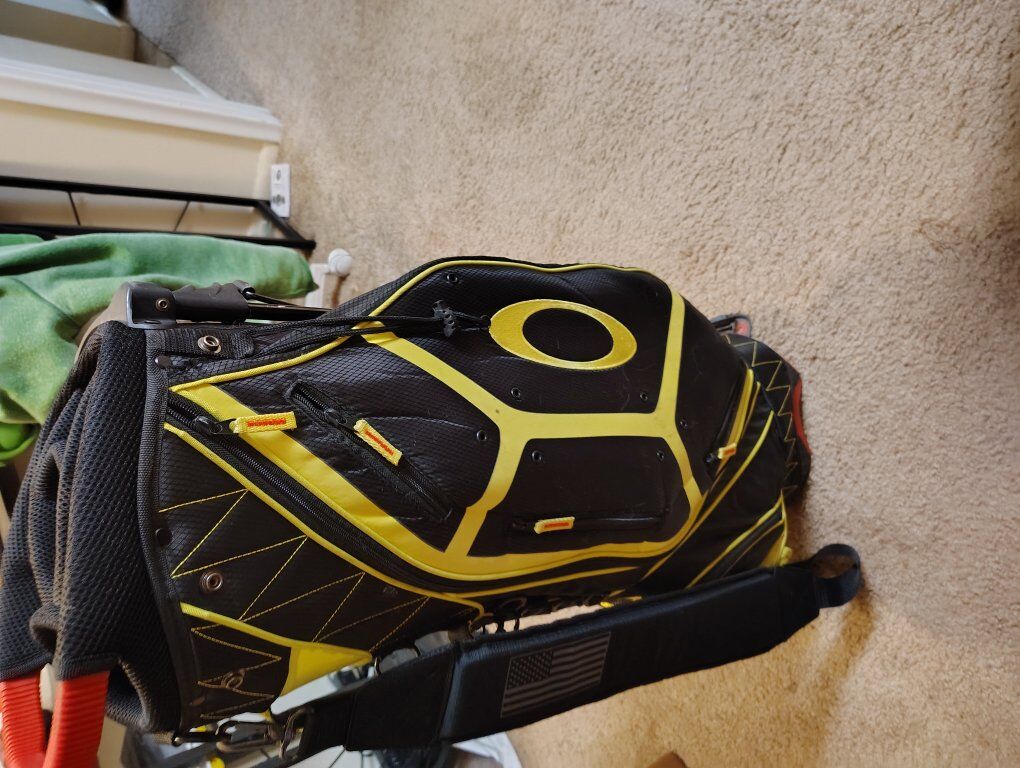 Oakley 7 divider stand gold bag