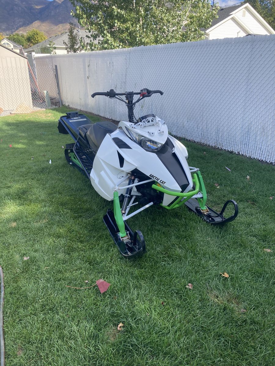 2015 Artic Cat M8000