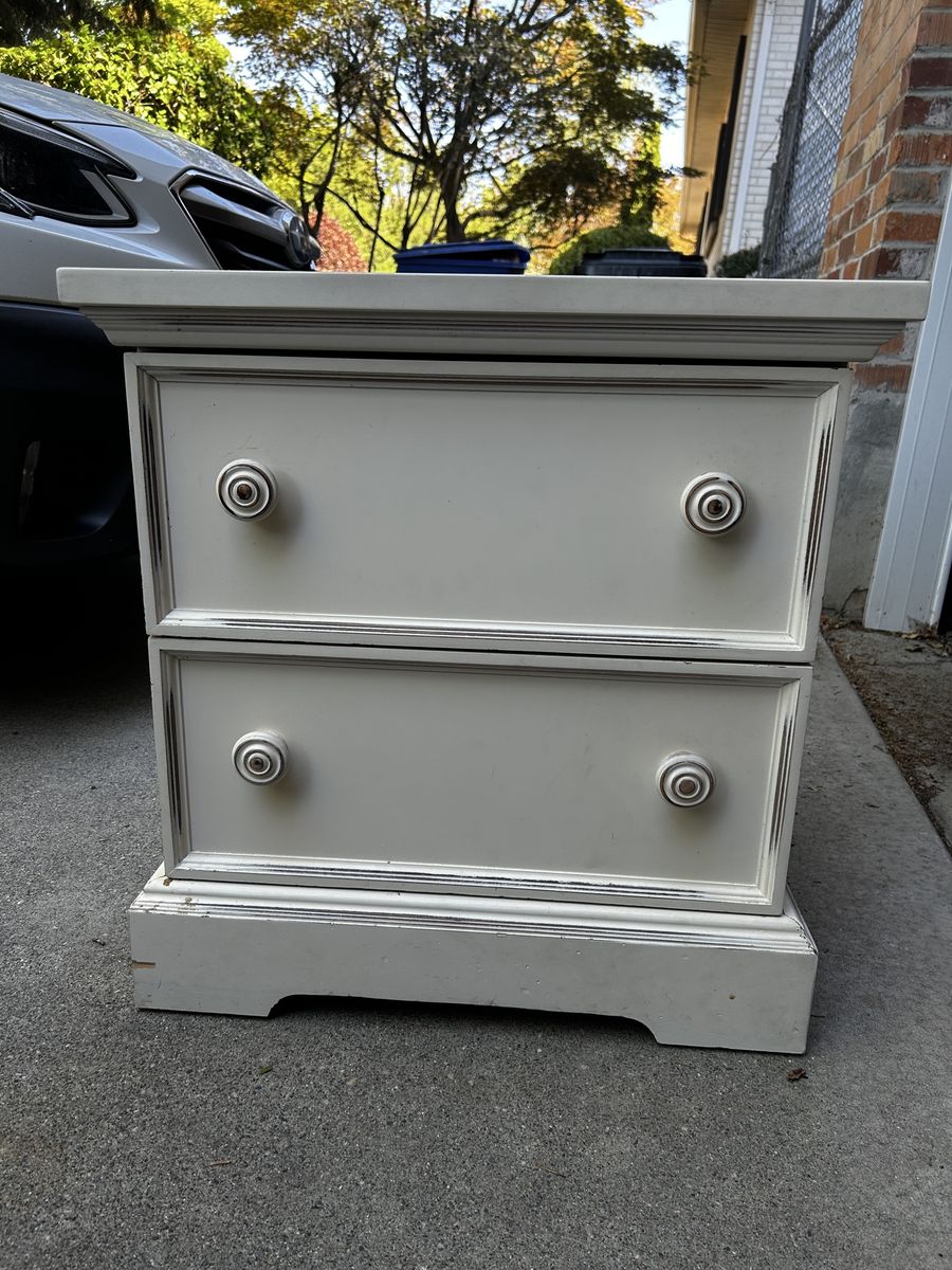 White Distressed Wood Nightstand with 2 Drawers