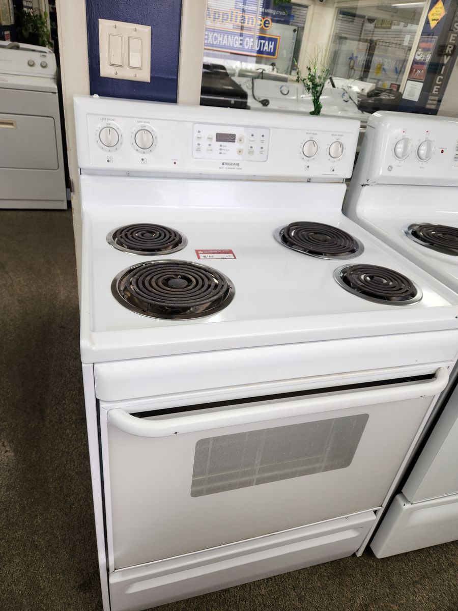 GREAT FRIGIDAIRE COIL TOP RANGE! W-WARRANTY