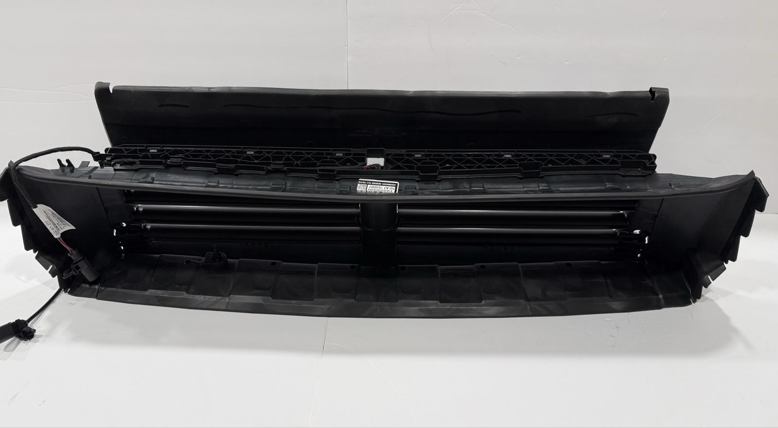 25-26 Volkswagen Jetta Radiator shutter 17A122321F
