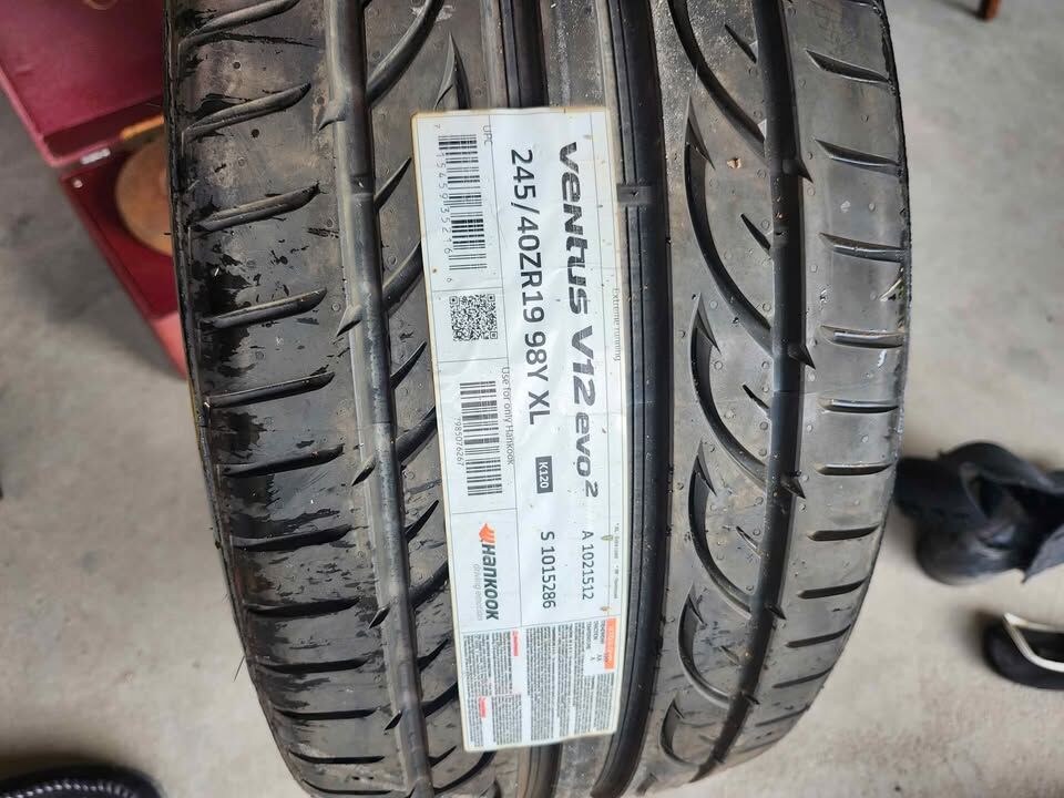 BRAND NEW Hankook Ventus V12 evo2 245/40ZR19 XL Tires
