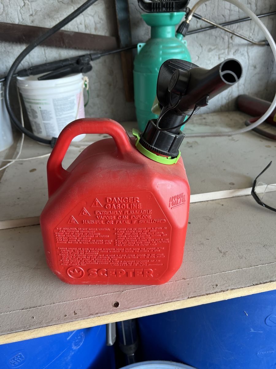 1 Gallon Gas Can with Safety Top