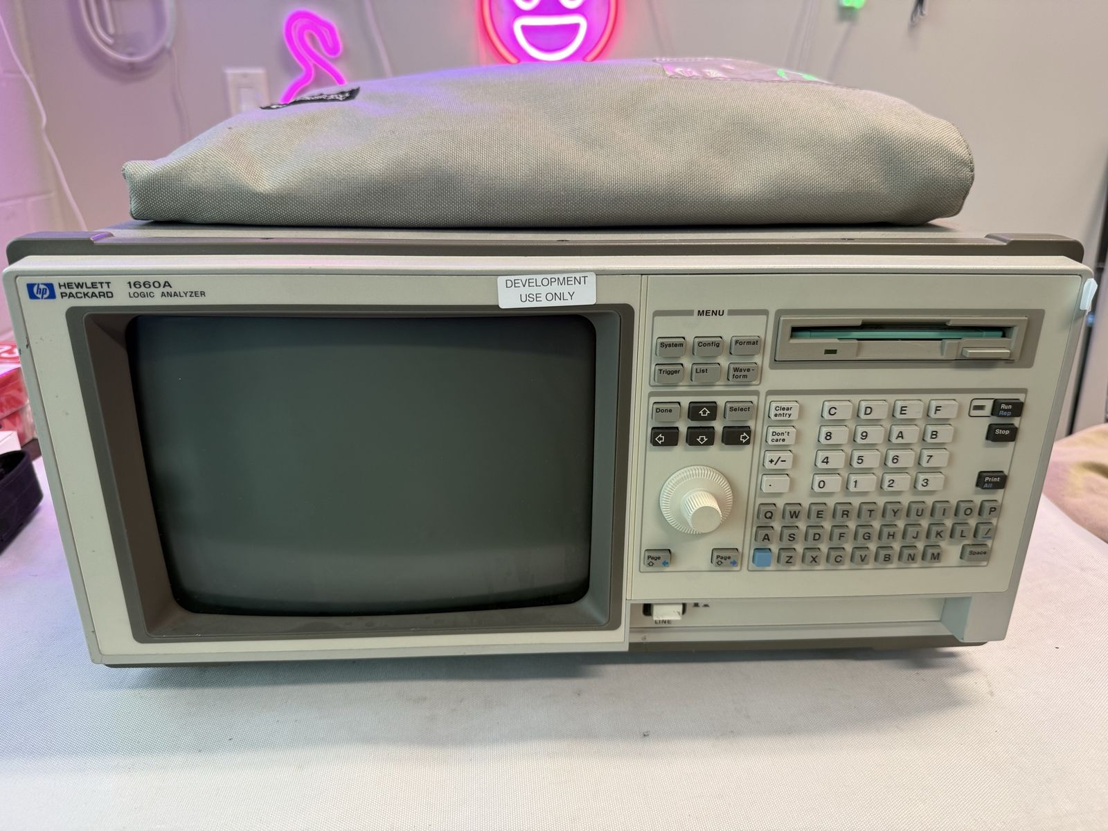 Hewlett Packard HP 1660A Logic Analyzer 