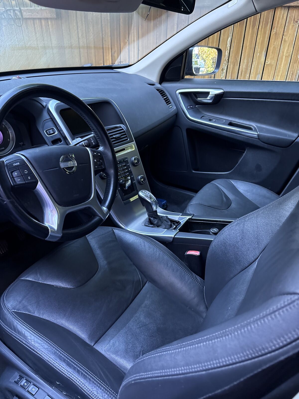 2013 Volvo XC60 T6 R-Design Platinum