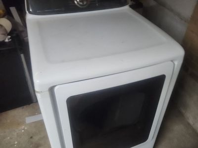 Samsung dryer, needs a new stabilizer piece but it drys awesome