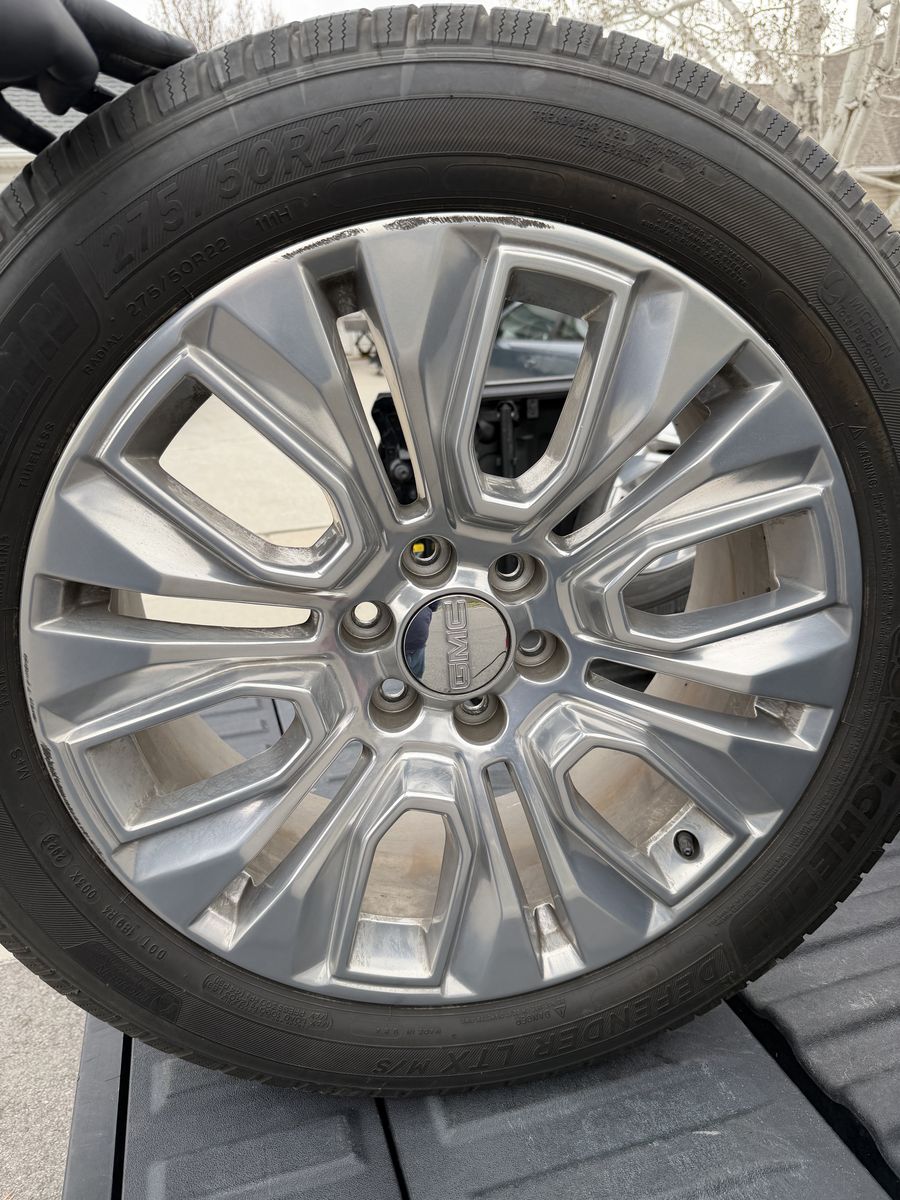 GM GMC Sierra 1500 Denali 22" Wheels & Tires
