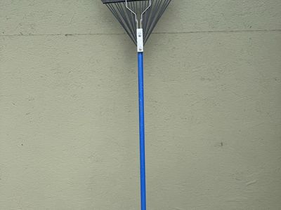 Steel leaf rake