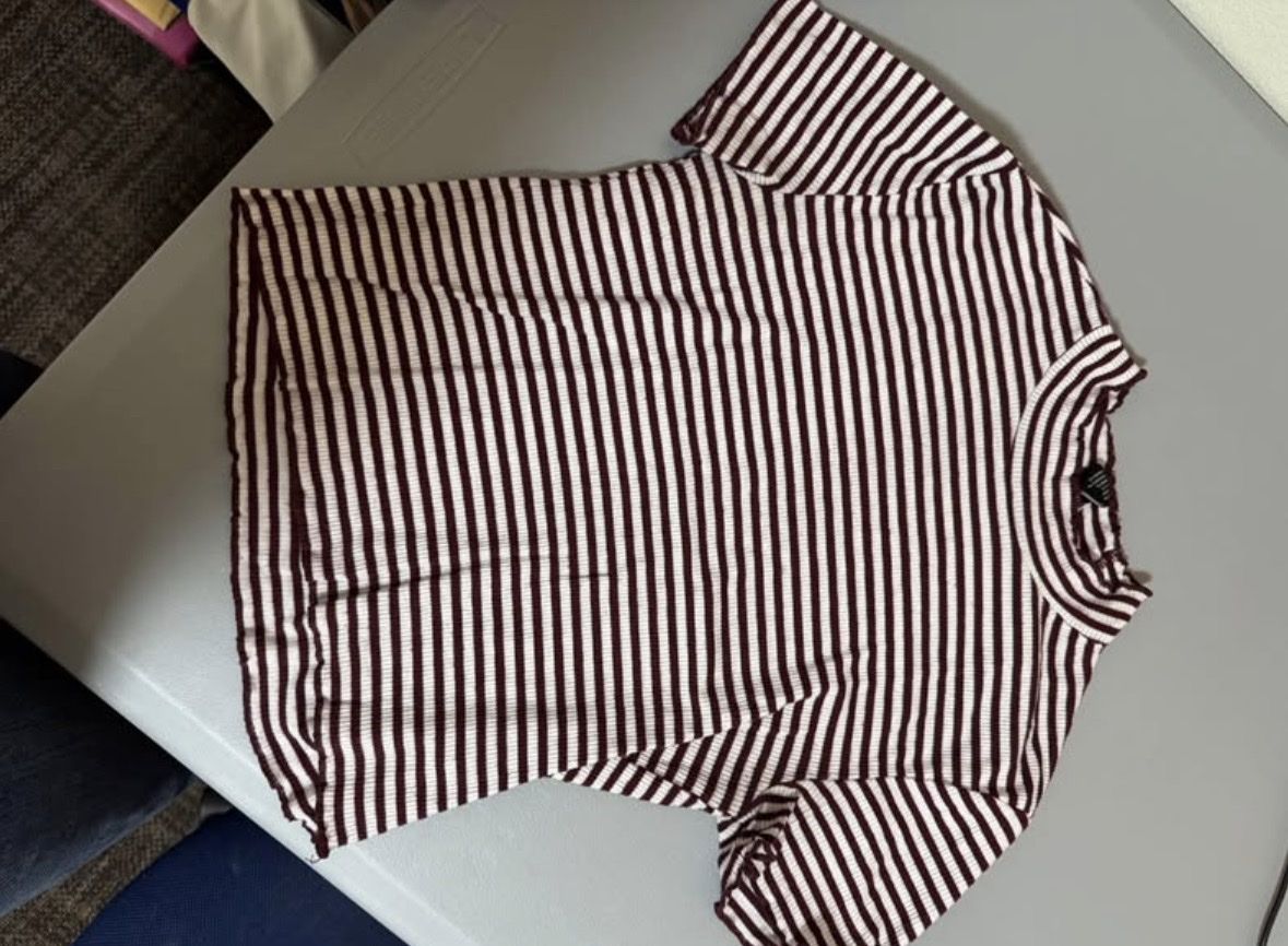 Forever 21 Women's Medium Burgundy Striped Ribbed Mock Neck Top