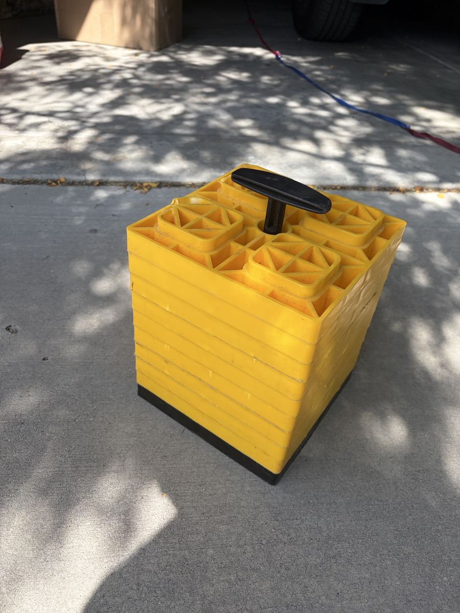Trailer / RV leveling blocks