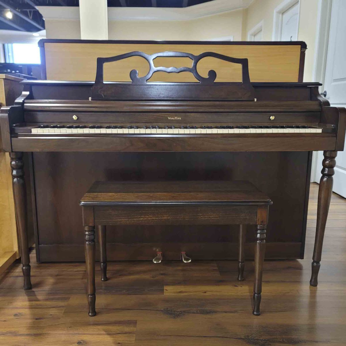 LIKE NEW SPINET PIANO
