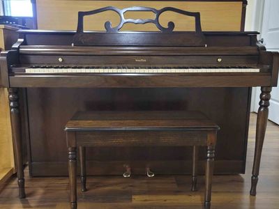 LIKE NEW SPINET PIANO