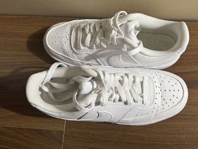 Women’s Nike Shoes US 7