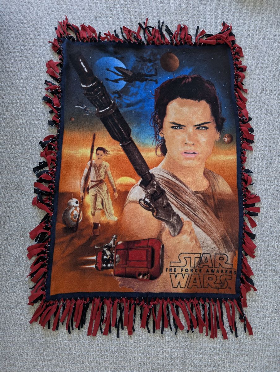 Star Wars The Force Awakens Rey & BB-8 Fleece-Tied Blanket