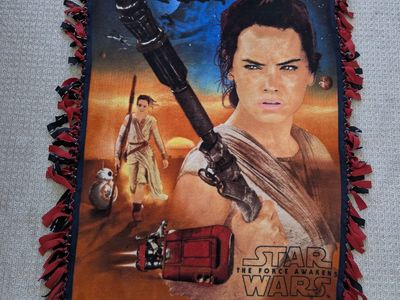 Star Wars The Force Awakens Rey & BB-8 Fleece-Tied Blanket