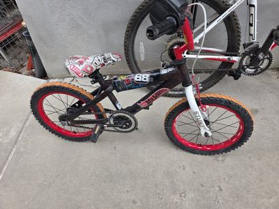 Hot Wheels 16 Inch Kids Bicycle Black Red