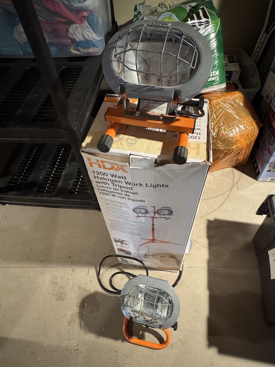 Halogen work lights on stand + 2 add lights/globes