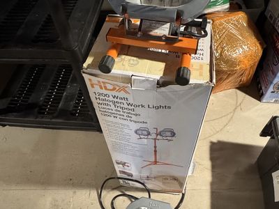 Halogen work lights on stand + 2 add lights/globes