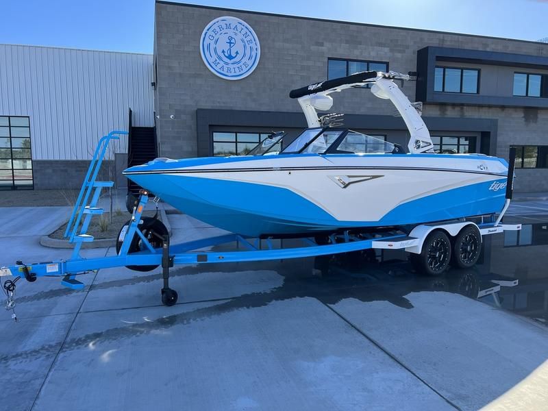 2023 Tige Z3 wakesurf boat